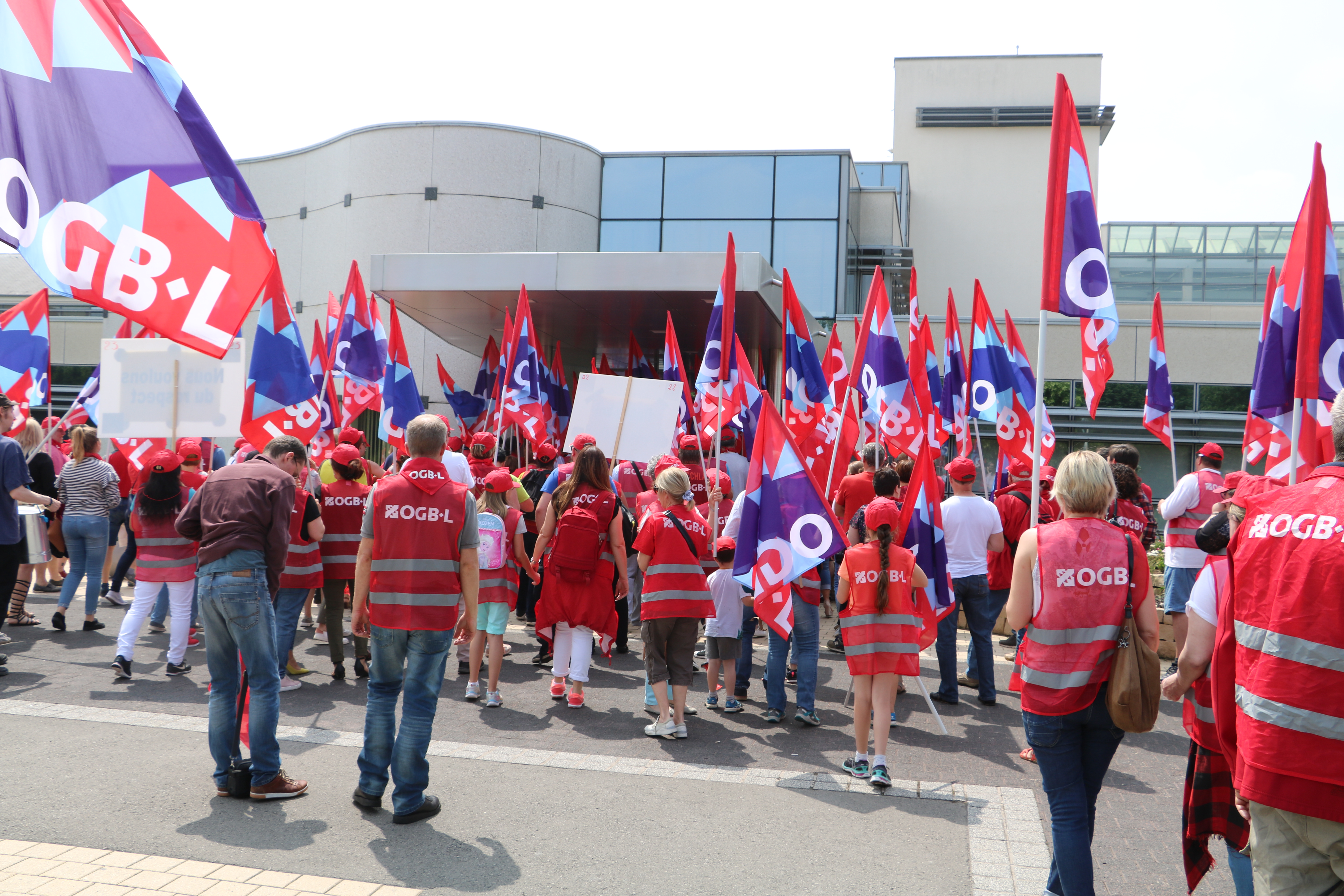 OGBL-Streik vor Pflegeheim.